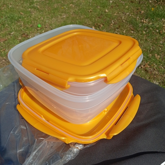 NIP 3 Lock n Lock Square Storage Containers - Picture 3 of 5